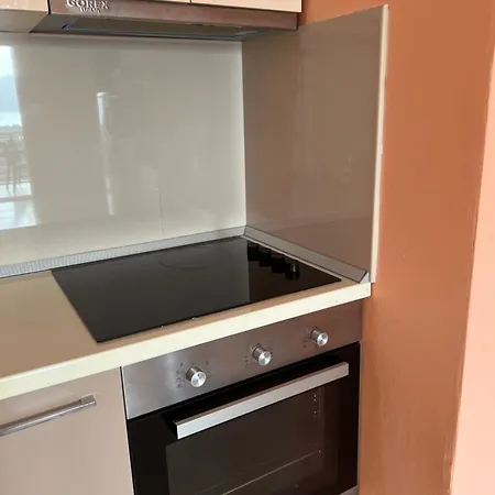 דירה Horizon Apartments - Sea & Mountain View -Modern & Spacious Stay אוריקום