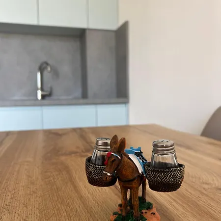Horizon Apartments - Sea & Mountain View -Modern & Spacious Stay דירה