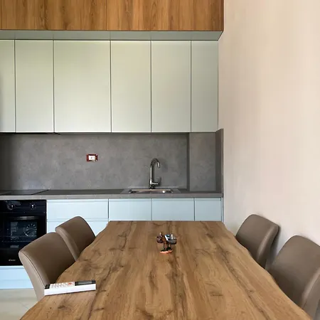 Horizon Apartments - Sea & Mountain View -Modern & Spacious Stay *