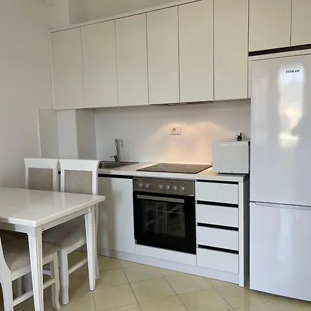 Horizon Apartments - Sea & Mountain View -Modern & Spacious Stay דירה